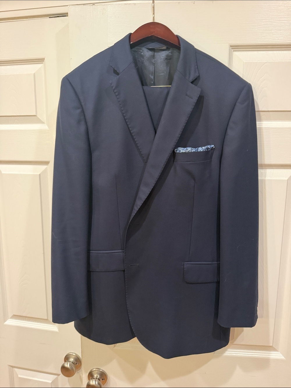 Saks Fifth Avenue Men's Navy Suit, Zegna fabric, 46R